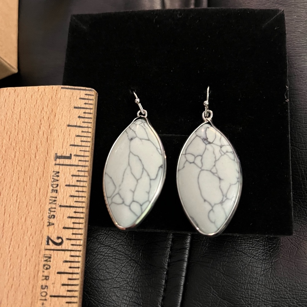 Universal Thread earrings - Picture 2 of 2